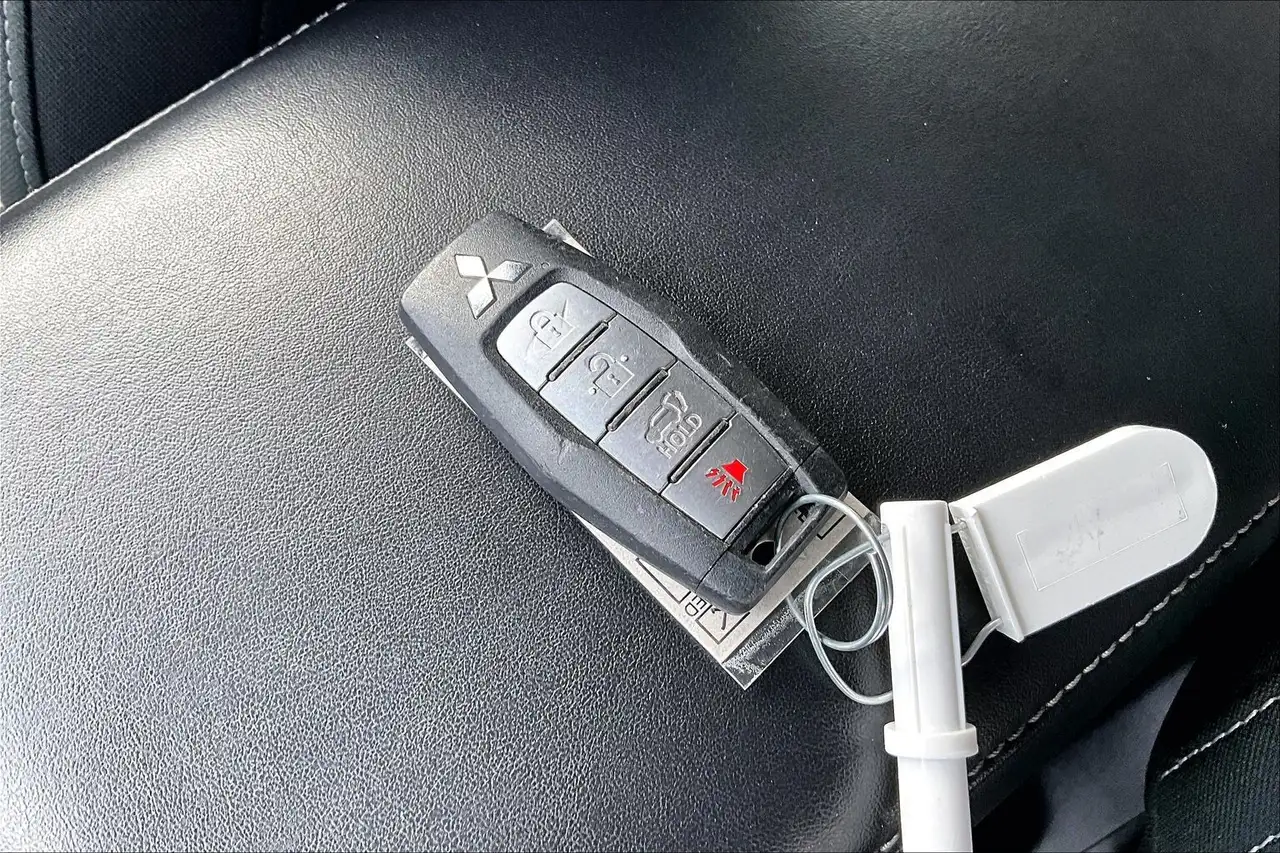 Mitsubishi Outlander снимка Mitsubishi Outlander