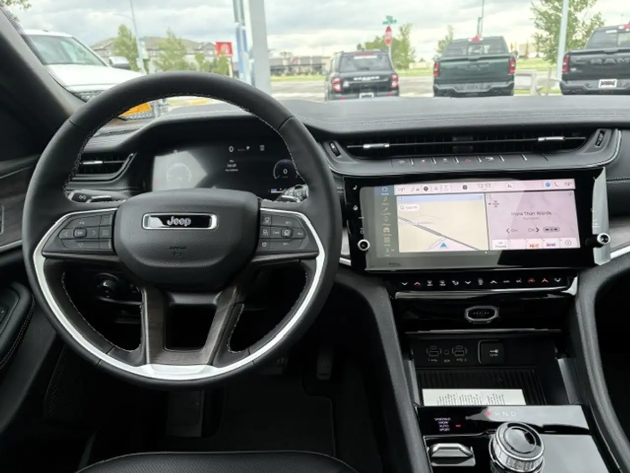 Jeep Grand Cherokee снимка Jeep Grand Cherokee