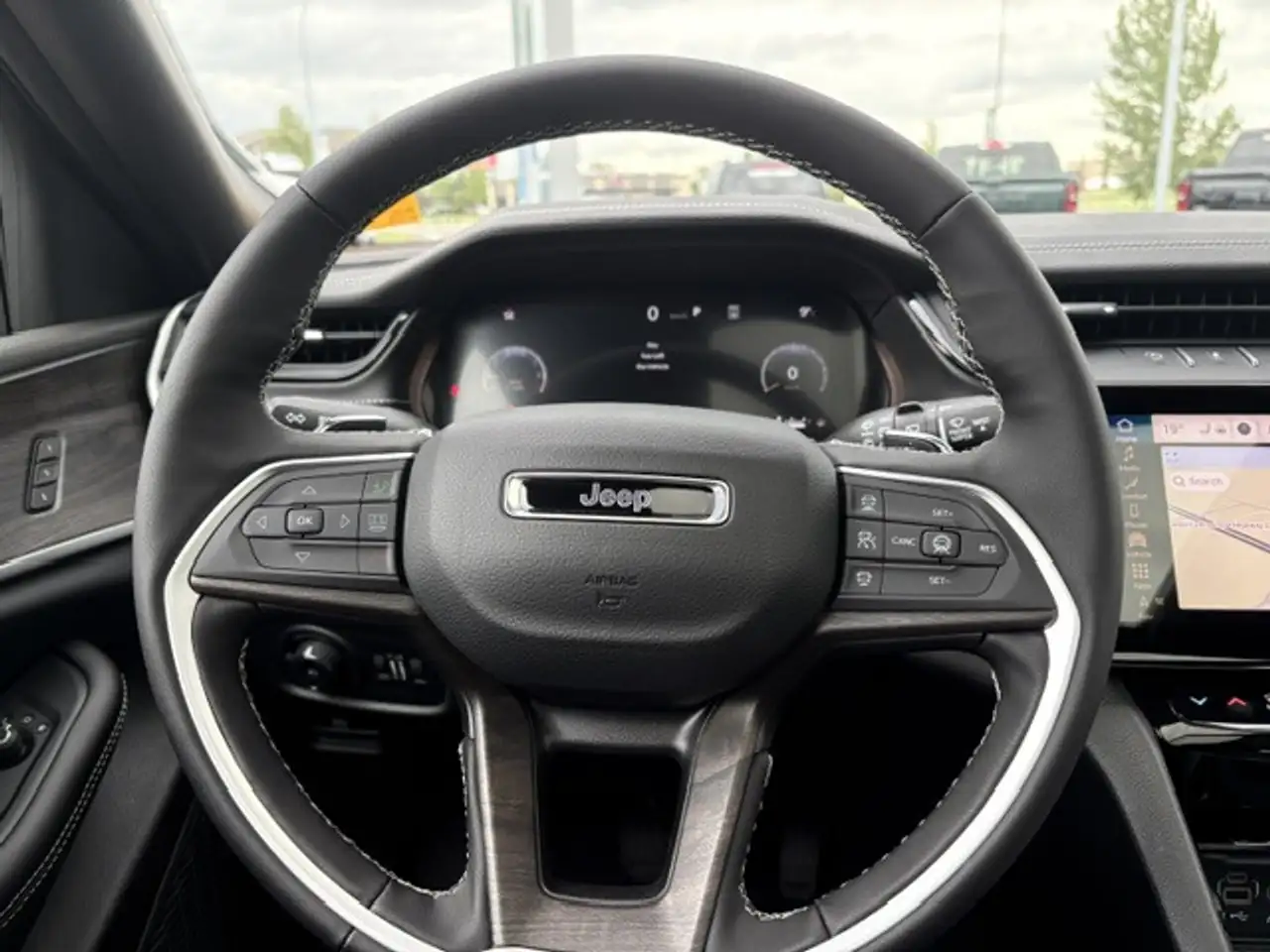 Jeep Grand Cherokee снимка Jeep Grand Cherokee