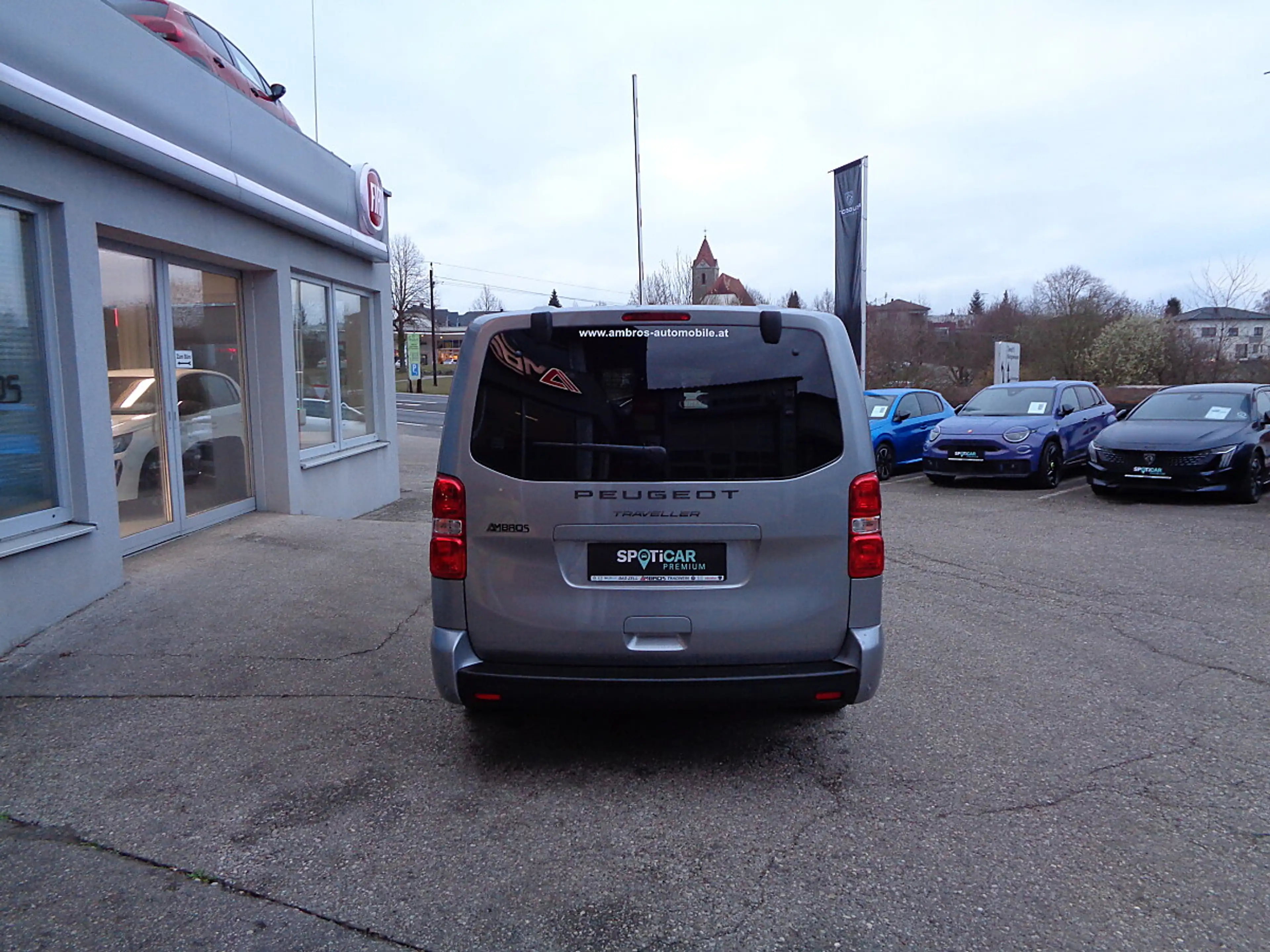 Peugeot Traveller Business BlueHDi 180 Lang EAT8 9-Sitzer Diesel — photo 4