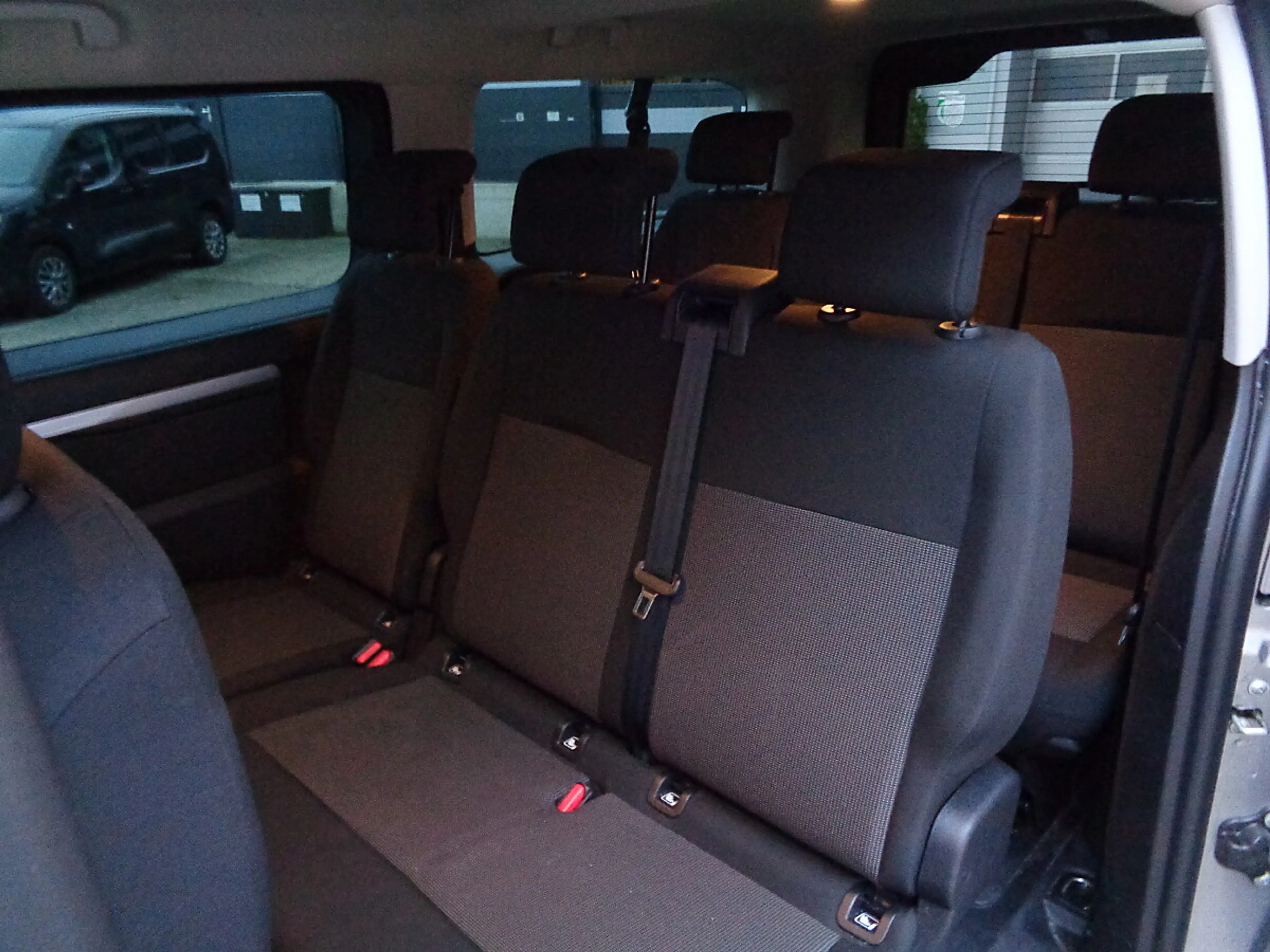 Peugeot Traveller Business BlueHDi 180 Lang EAT8 9-Sitzer Diesel — photo 8