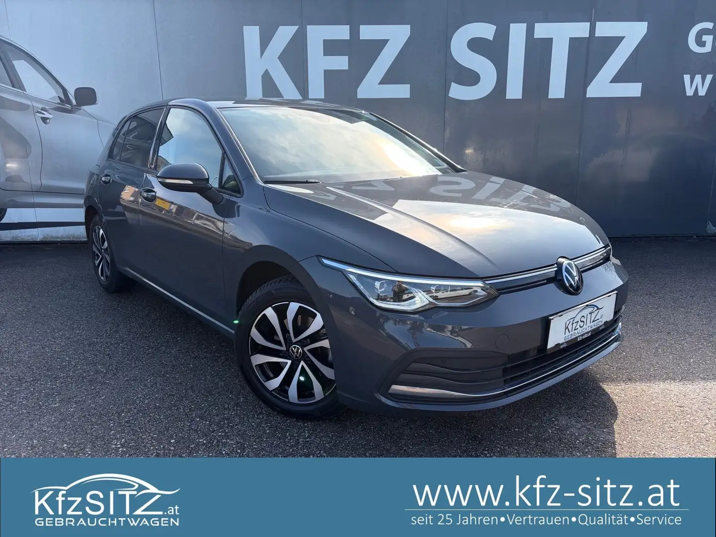Volkswagen Golf 1,5 TSI ACTIVE | NP: €42.000 Grau - 1