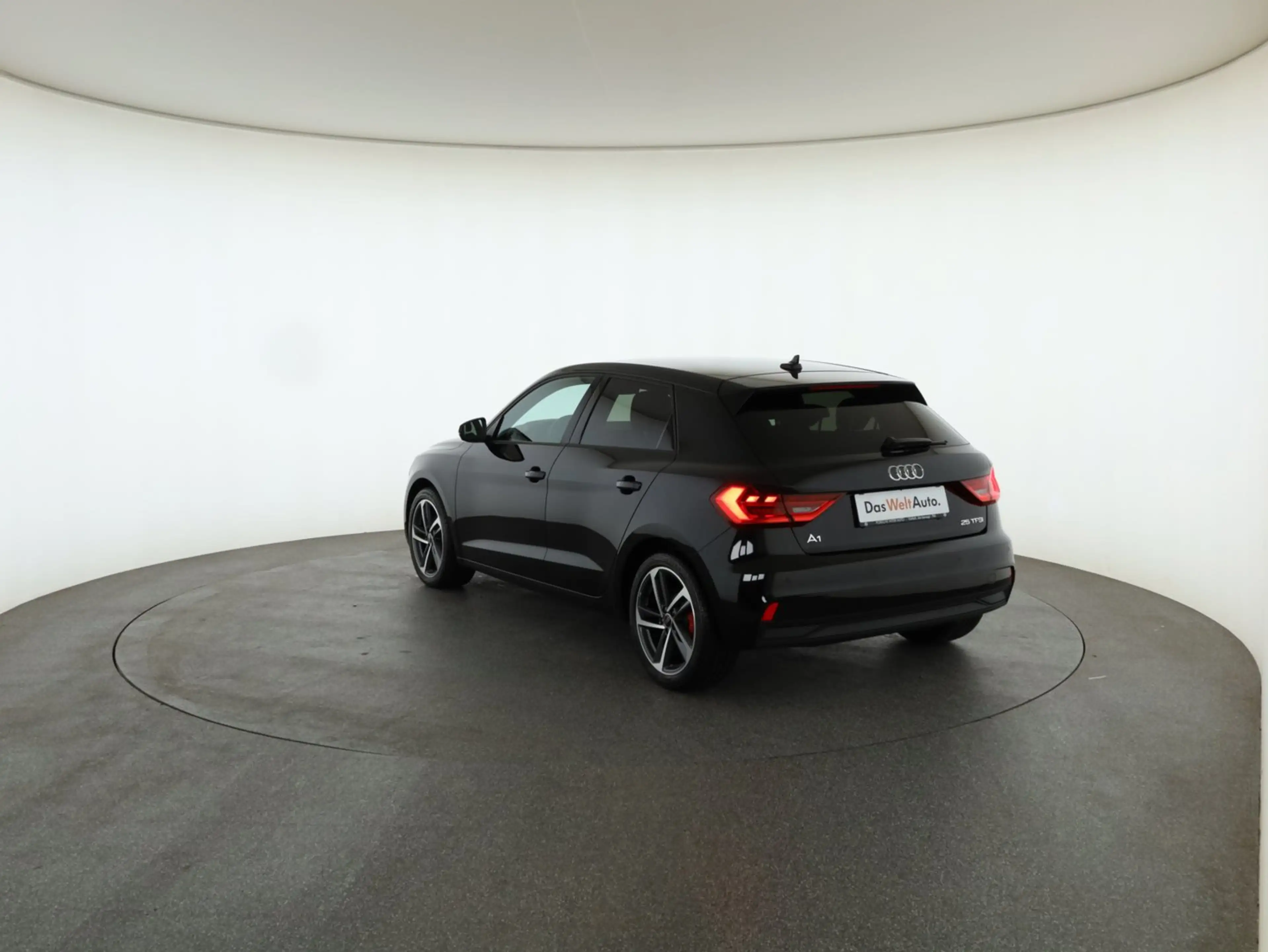 Audi A1 25 TFSI intense — photo 3