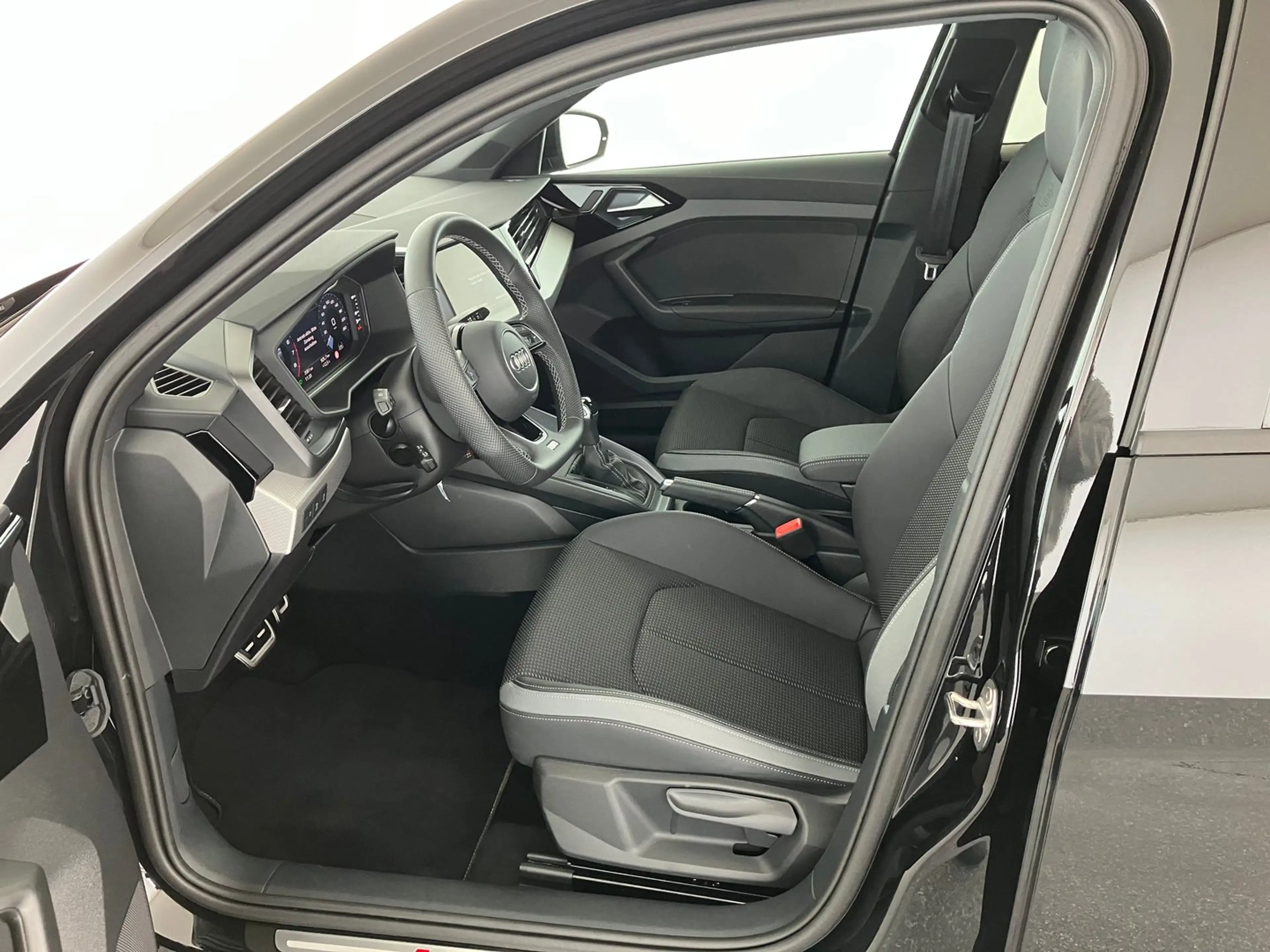Audi A1 25 TFSI intense — photo 10