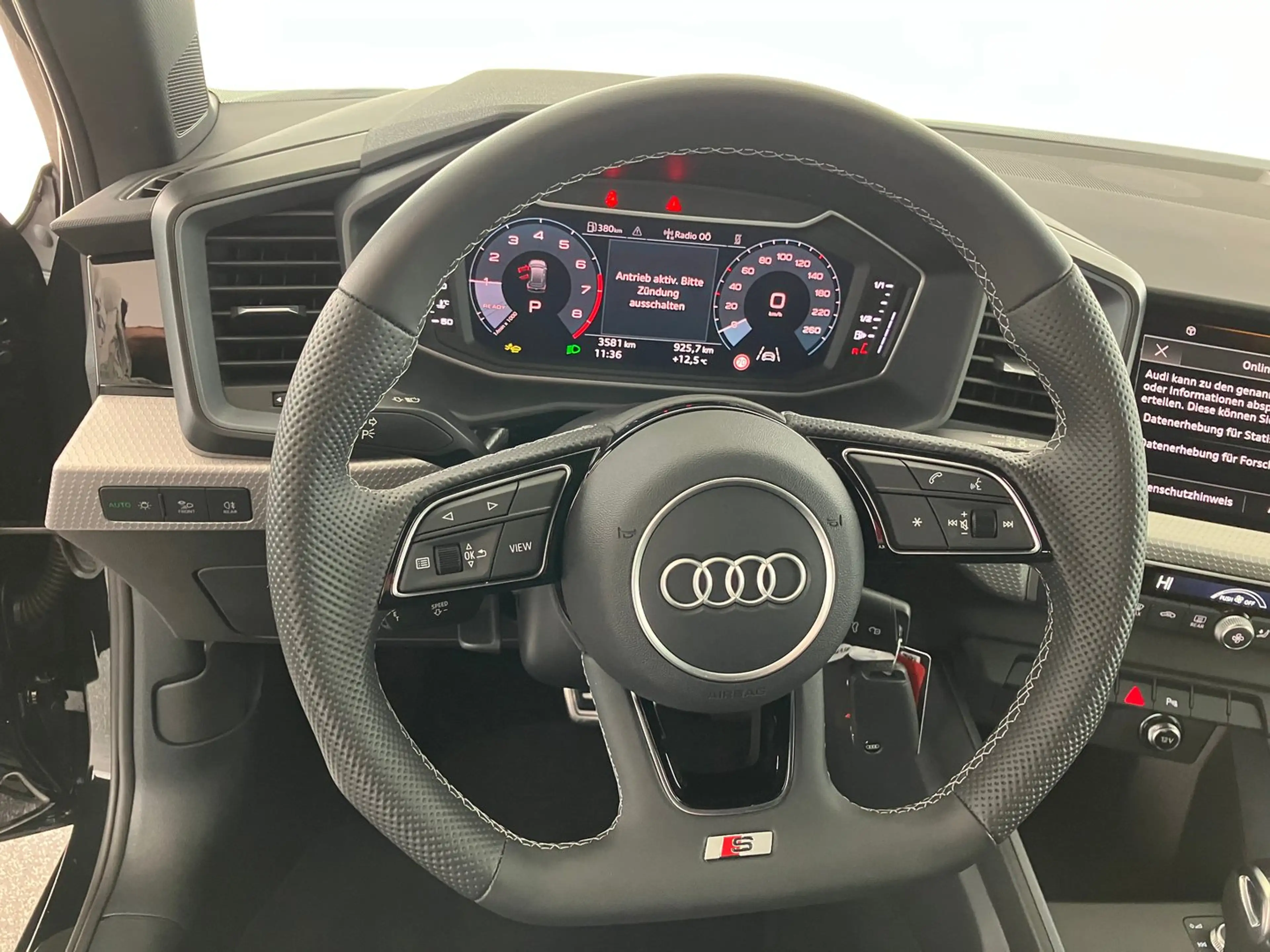 Audi A1 25 TFSI intense — photo 13