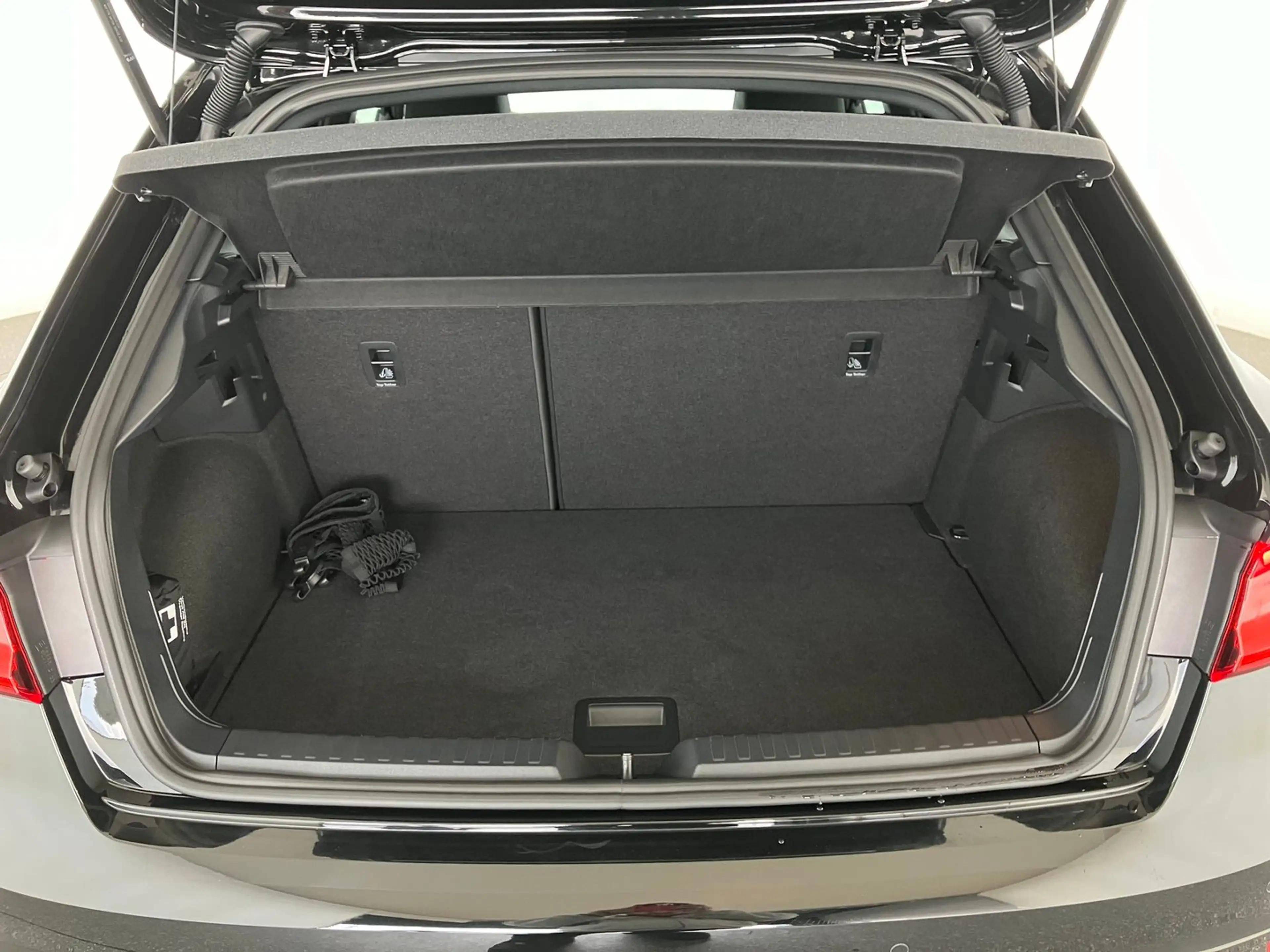 Audi A1 25 TFSI intense — photo 12