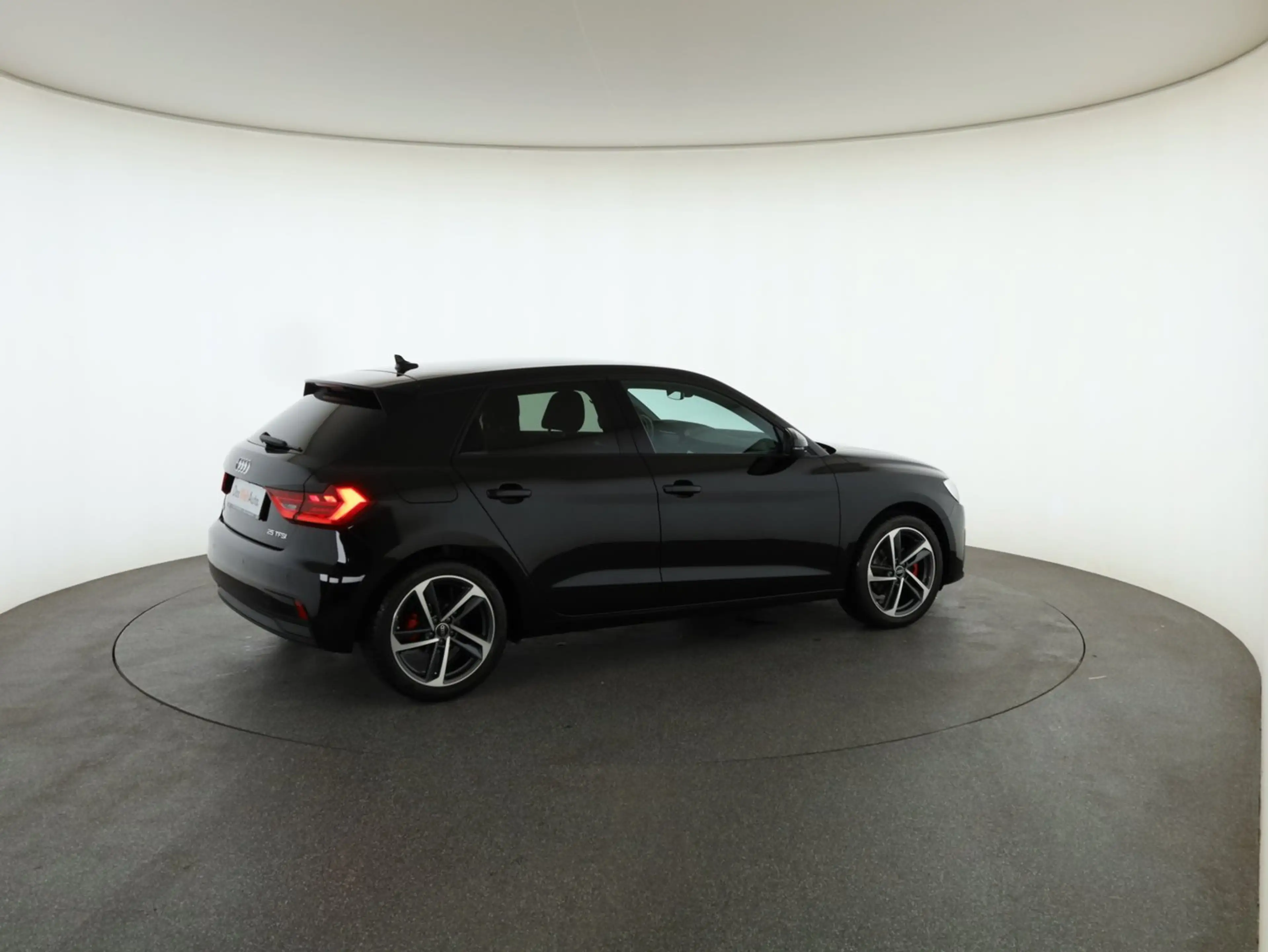 Audi A1 25 TFSI intense — photo 5