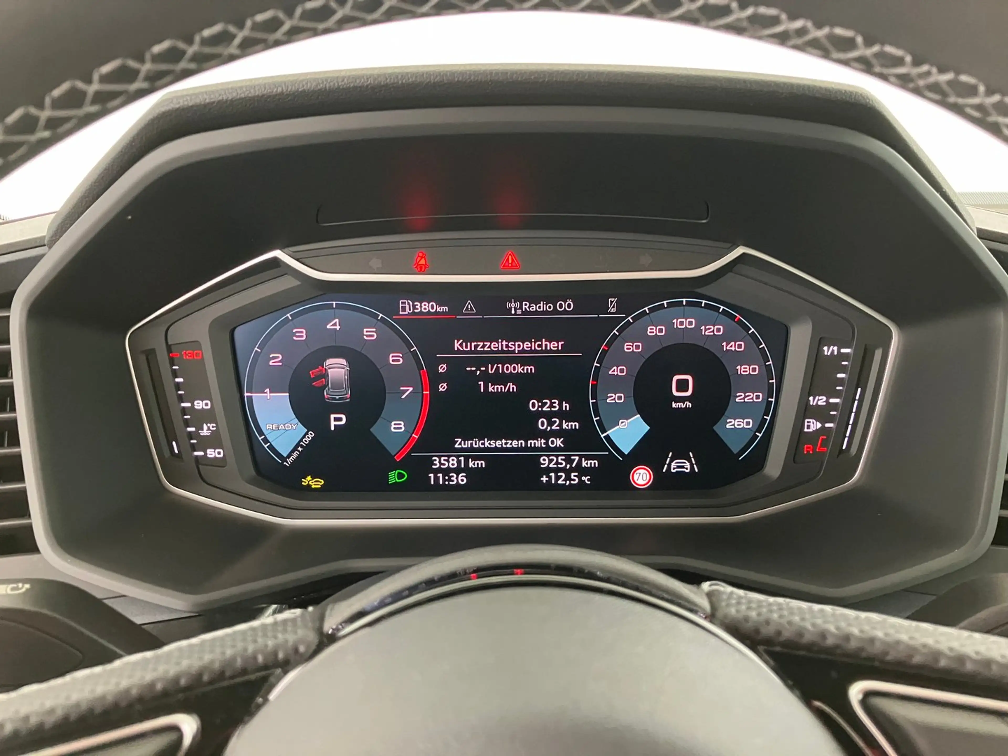 Audi A1 25 TFSI intense — photo 14