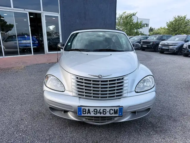 Chrysler PT Cruiser view 2