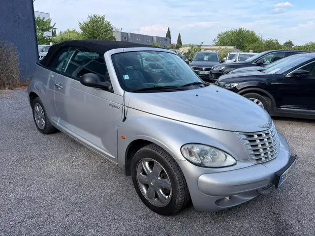 Chrysler PT Cruiser view 3