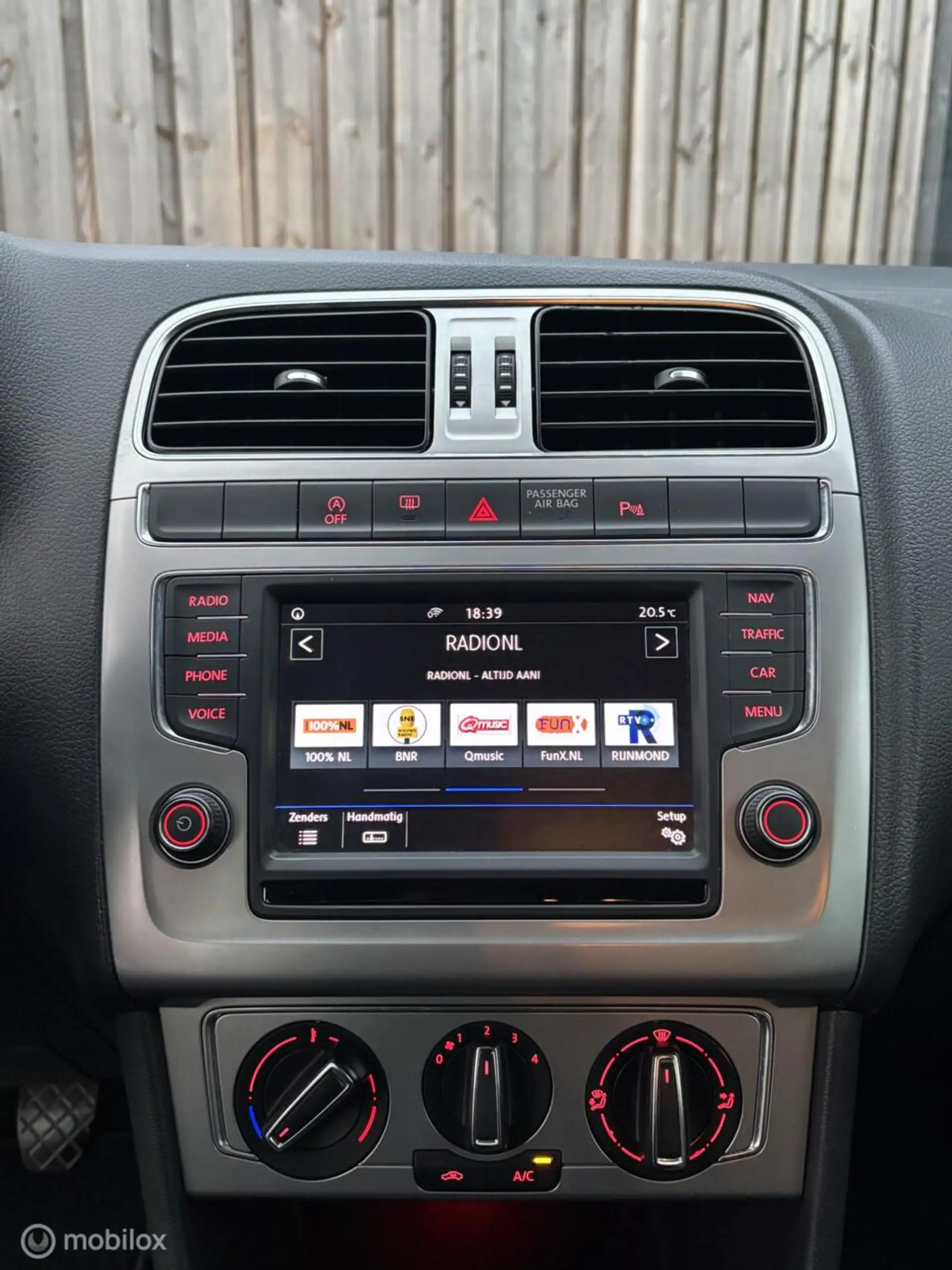 Volkswagen Polo 1.0 BlueMotion Edition/CARPLAY/CRUISE/AIRCO/ — photo 14