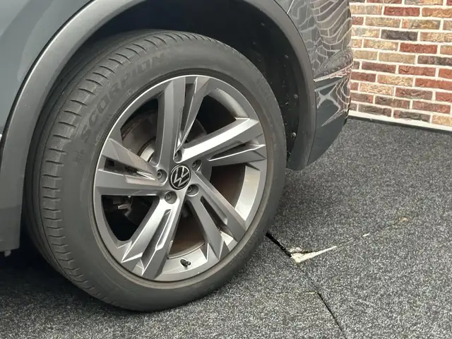 Volkswagen Tiguan view 8
