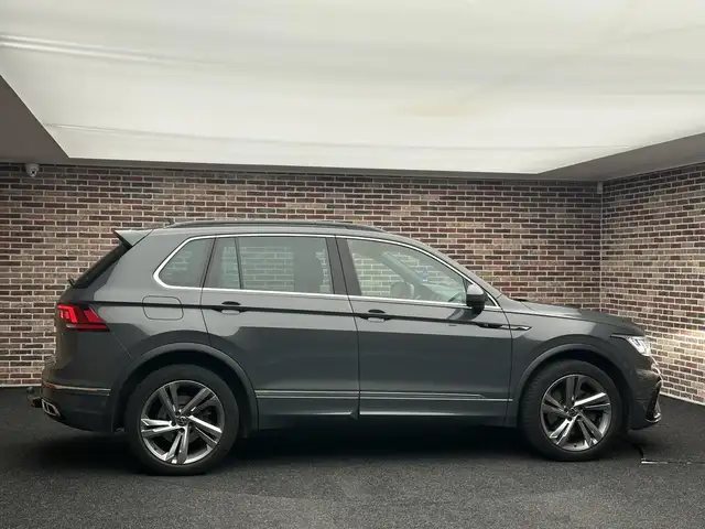 Volkswagen Tiguan view 4