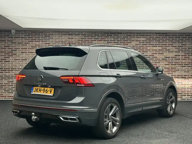 Volkswagen Tiguan view 2