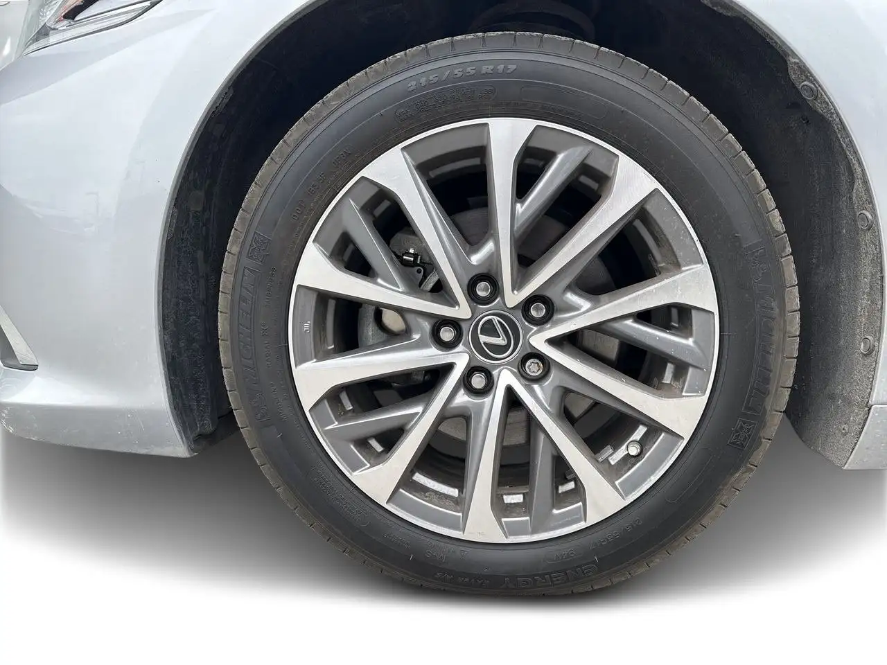 Lexus ES photo Lexus ES