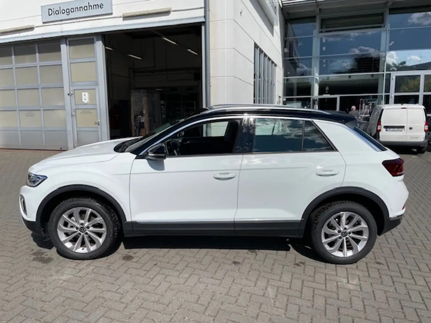 Volkswagen T-Roc 1.0TSi Style Standheiz. AHK R-Kamera ACC Navi 1... Weiß - 2