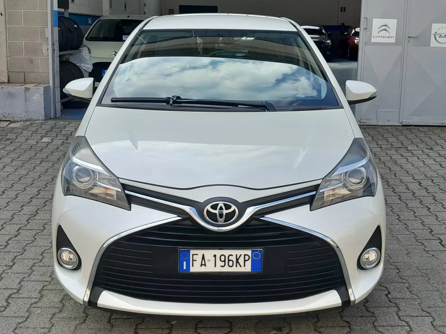 Toyota Yaris 1.0 Cool 5p Euro6b NeopatentatiOK Blanc - 2