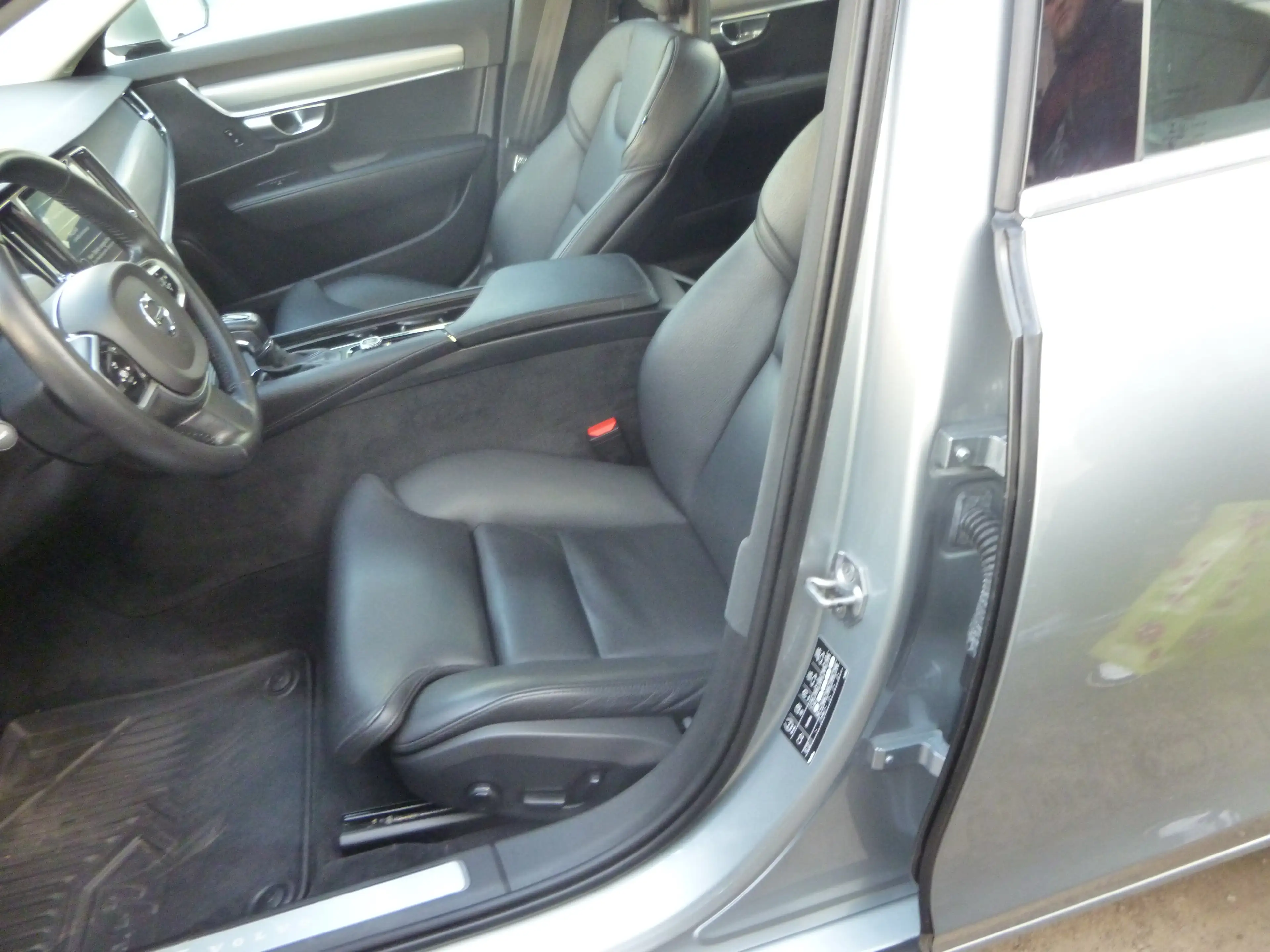 Volvo S90 Momentum — photo 4