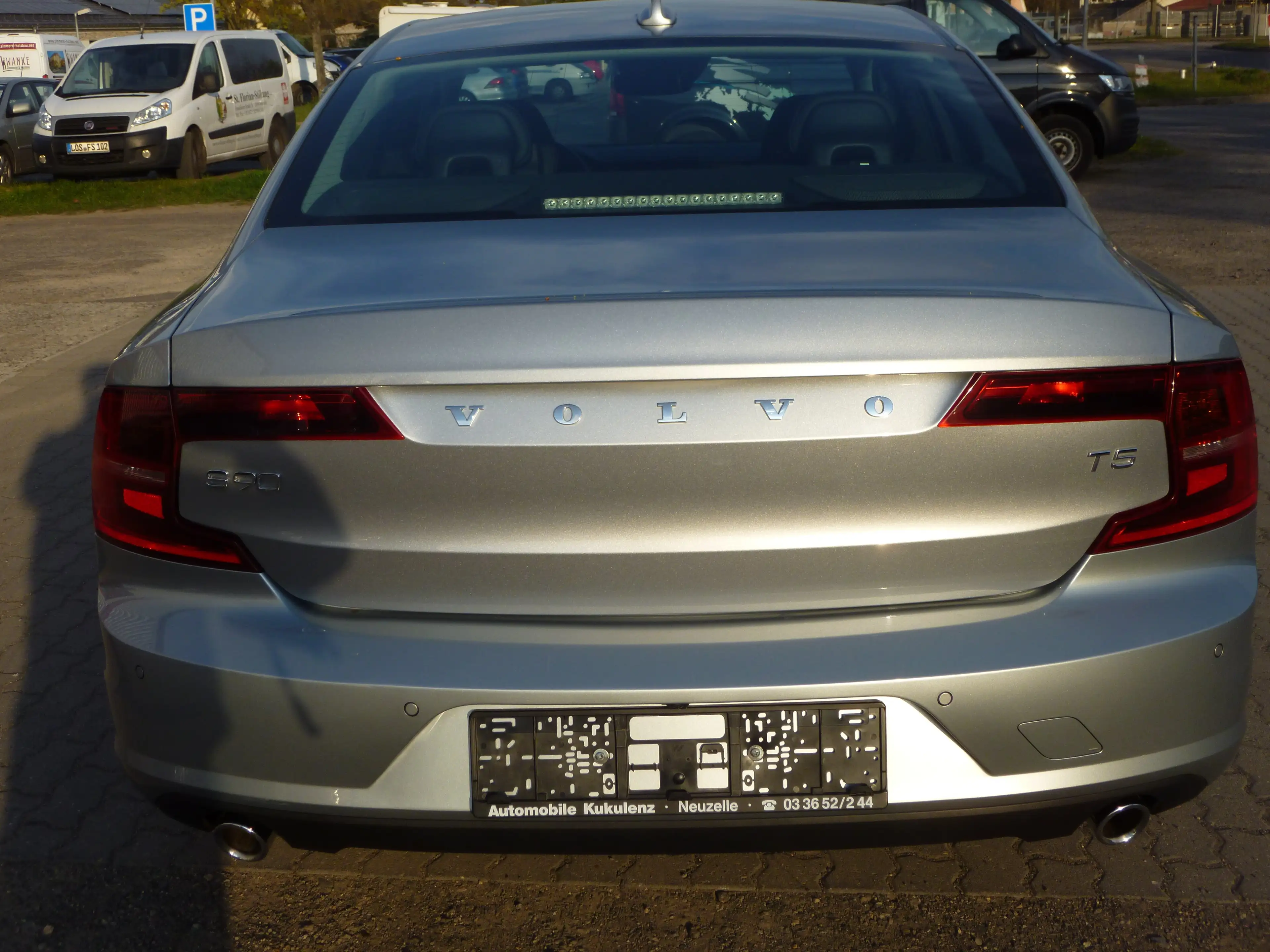 Volvo S90 Momentum — photo 14