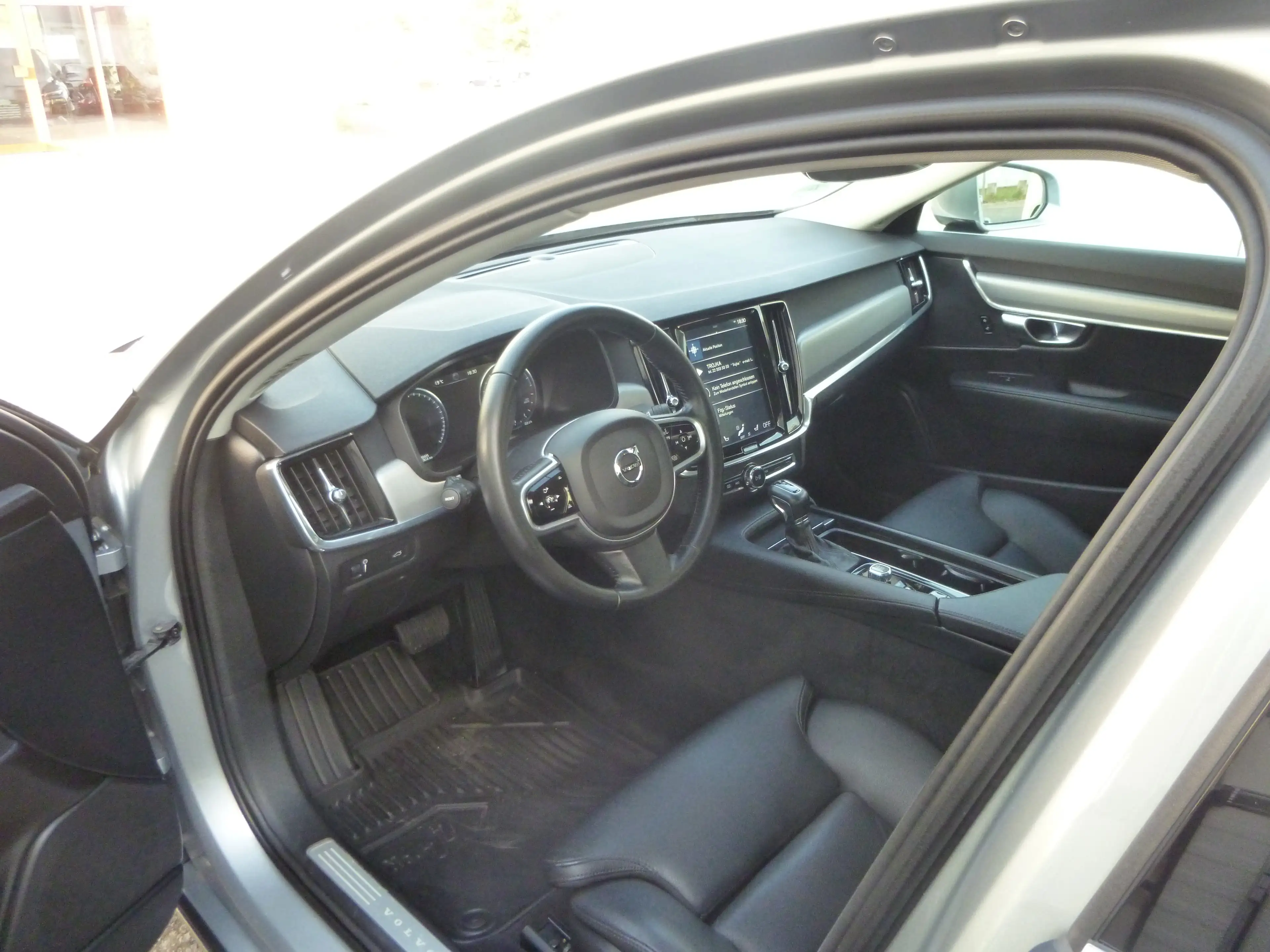 Volvo S90 Momentum — photo 3