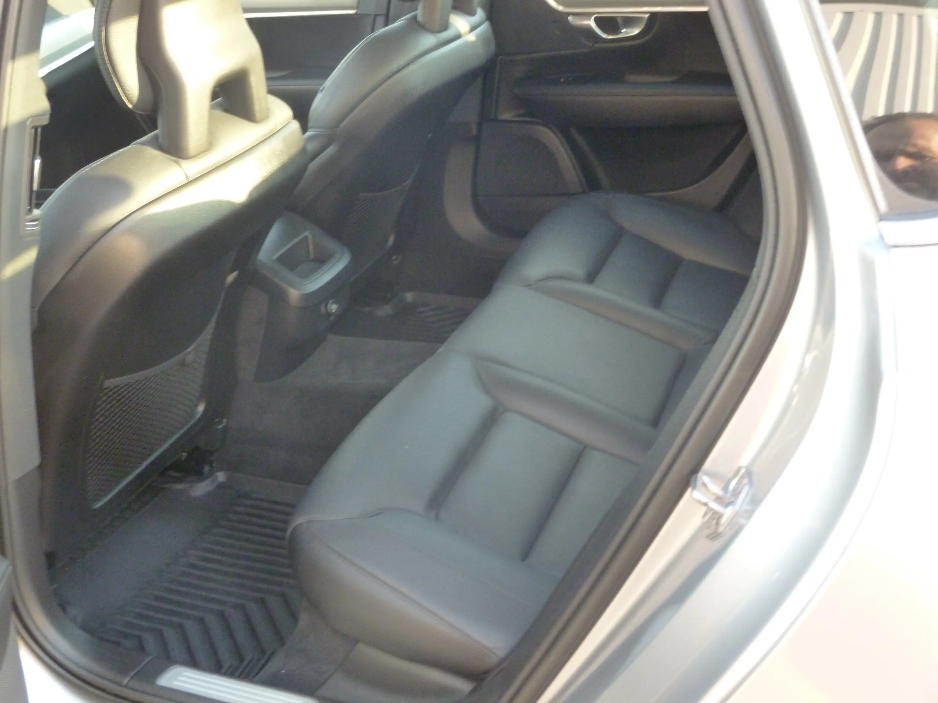 Volvo S90 Momentum — photo 9