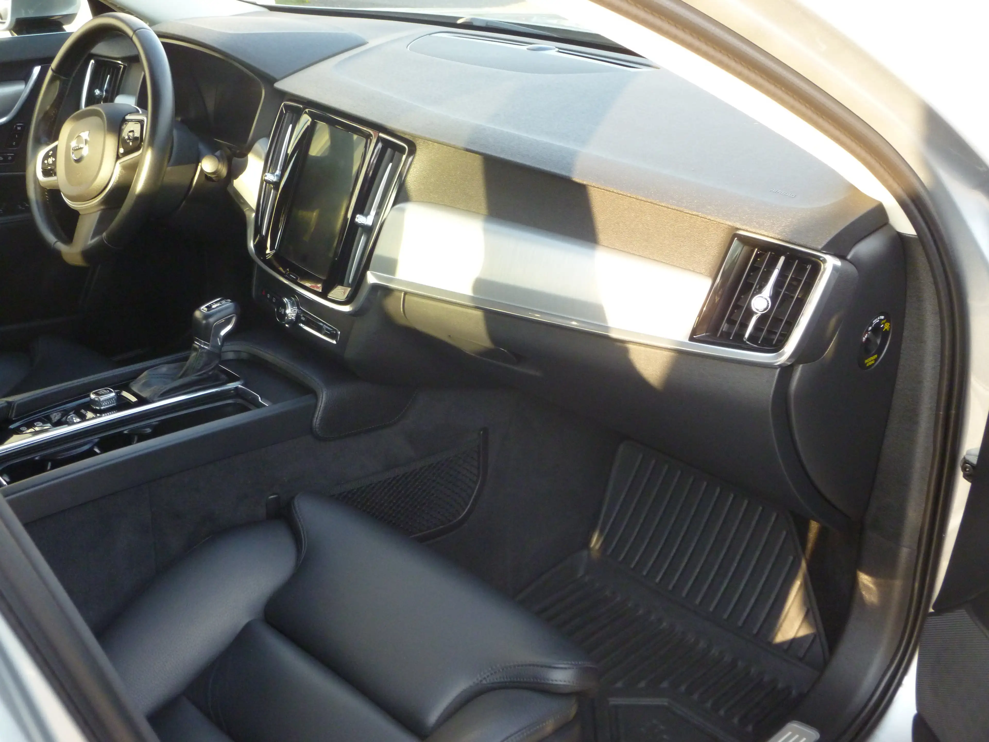Volvo S90 Momentum — photo 5