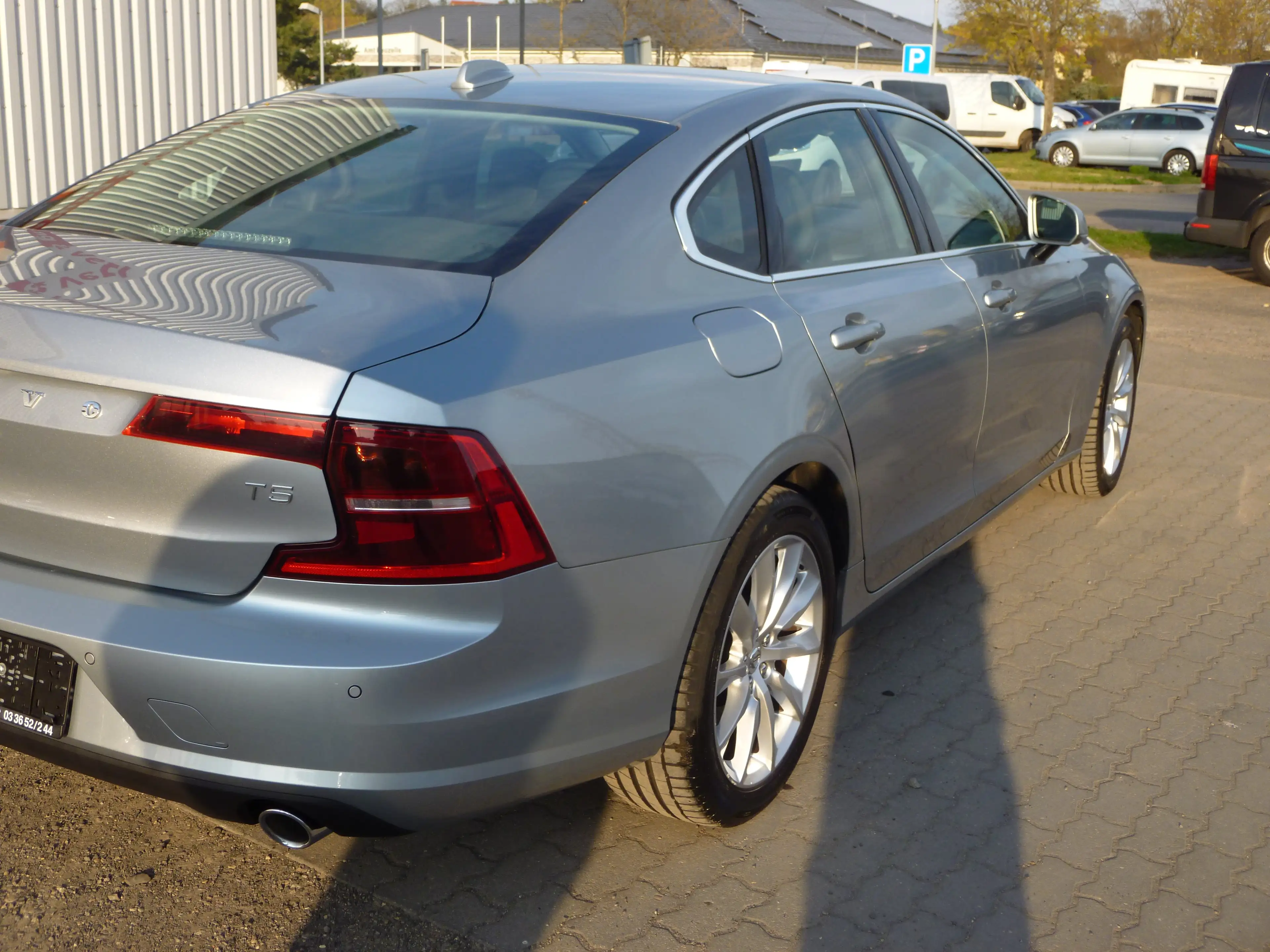Volvo S90 Momentum — photo 13