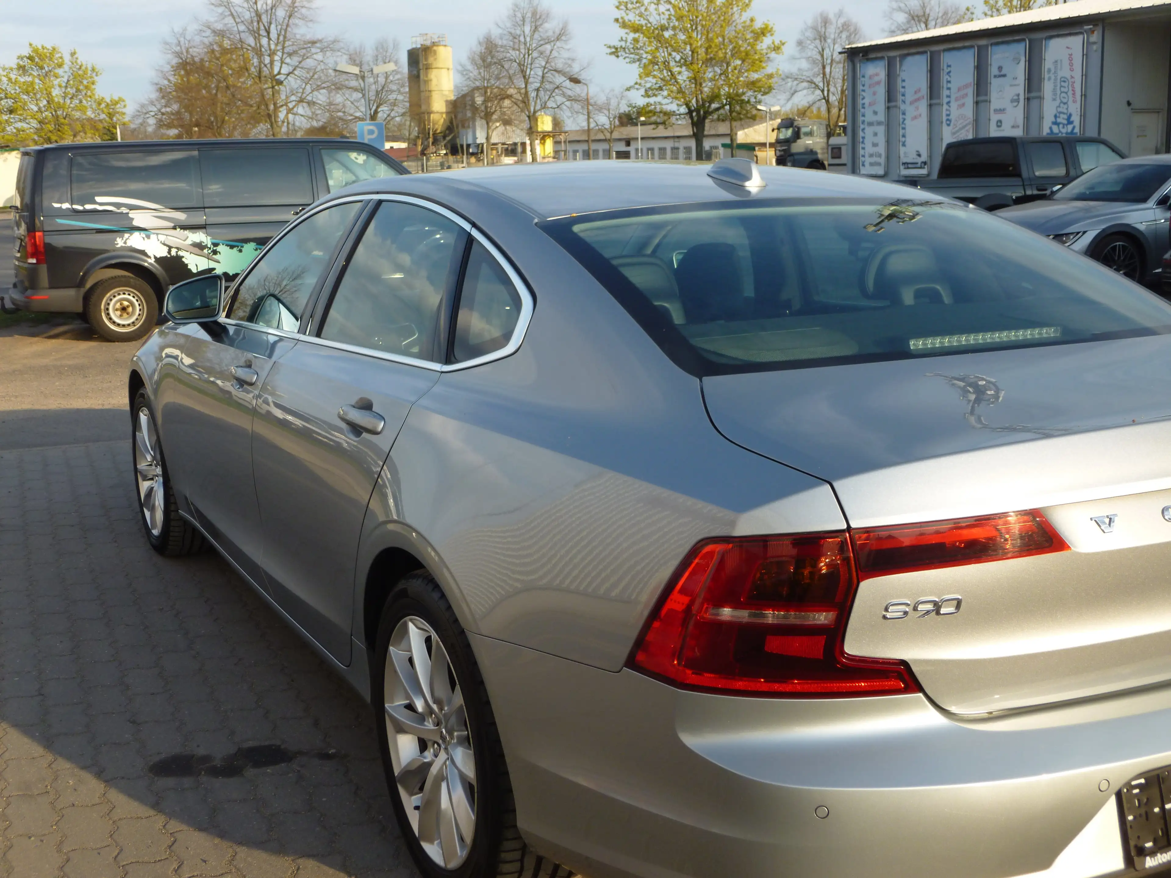 Volvo S90 Momentum — photo 12
