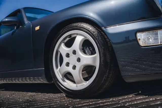 Porsche 911 view 6