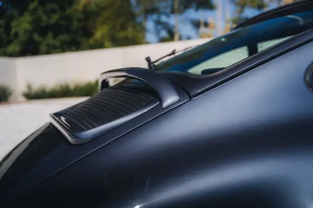 Porsche 911 view 11
