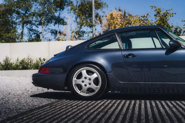 Porsche 911 view 5
