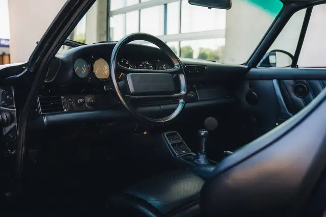 Porsche 911 view 14