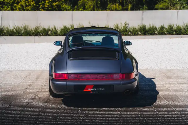 Porsche 911 view 8