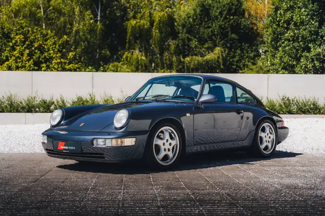 Porsche 911 view 3