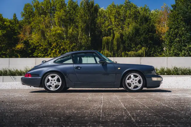 Porsche 911 view 4