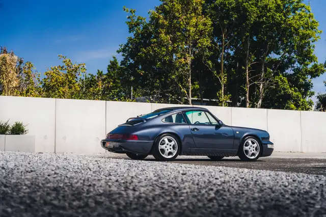 Porsche 911 view 10