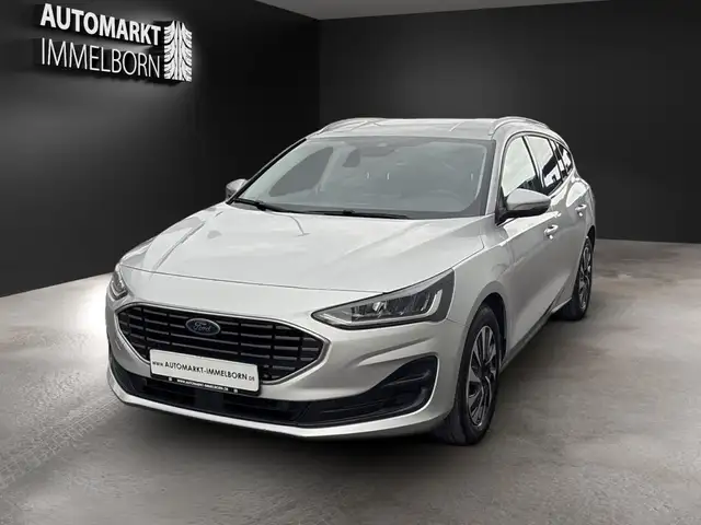 Ford Focus view 3