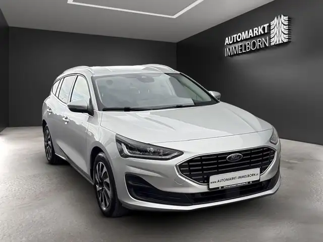 Ford Focus view 2