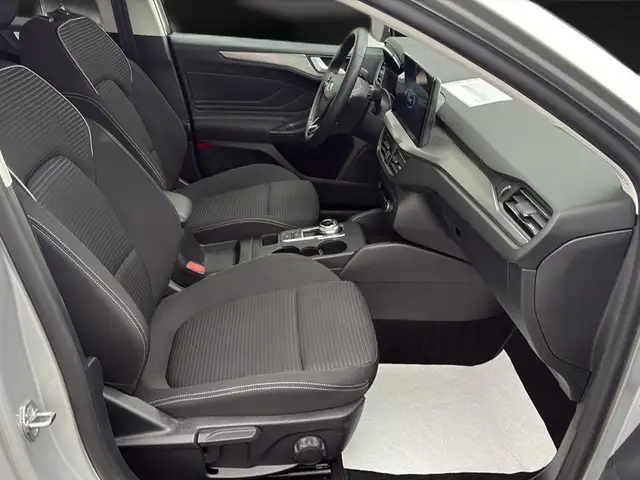 Ford Focus view 14