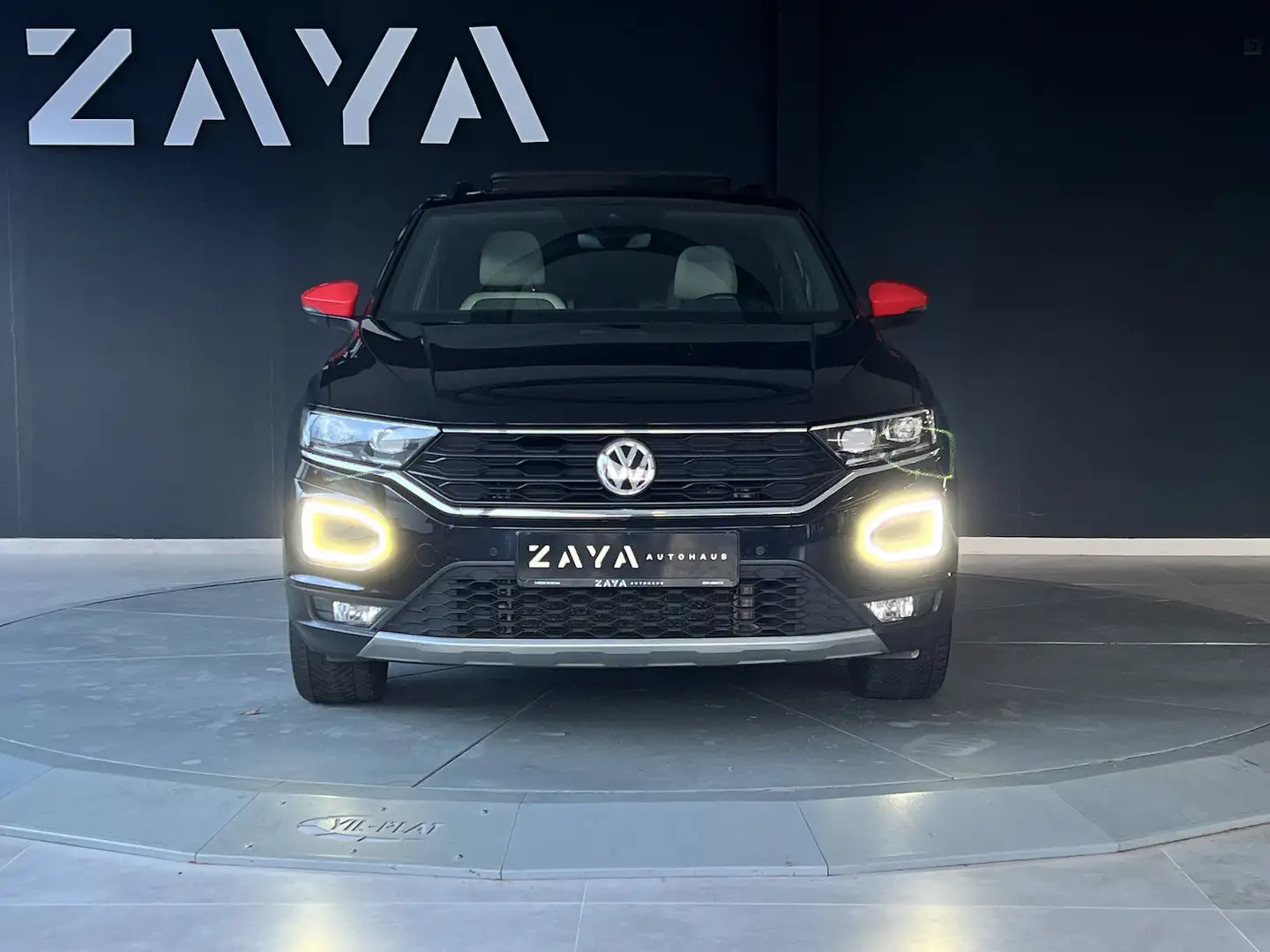 Volkswagen T-Roc 2.0 TSI 4MOTION*DSG*VIRTUAL*BEATS* Zwart - 2