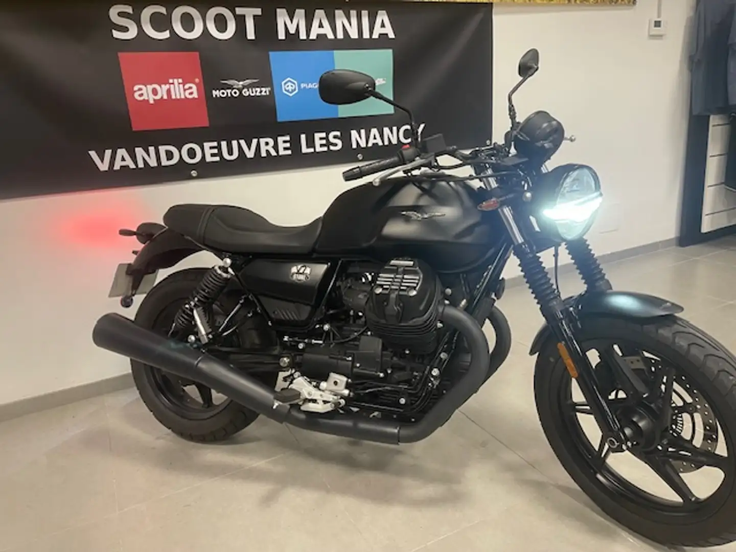 Moto Guzzi V 7 Noir - 2