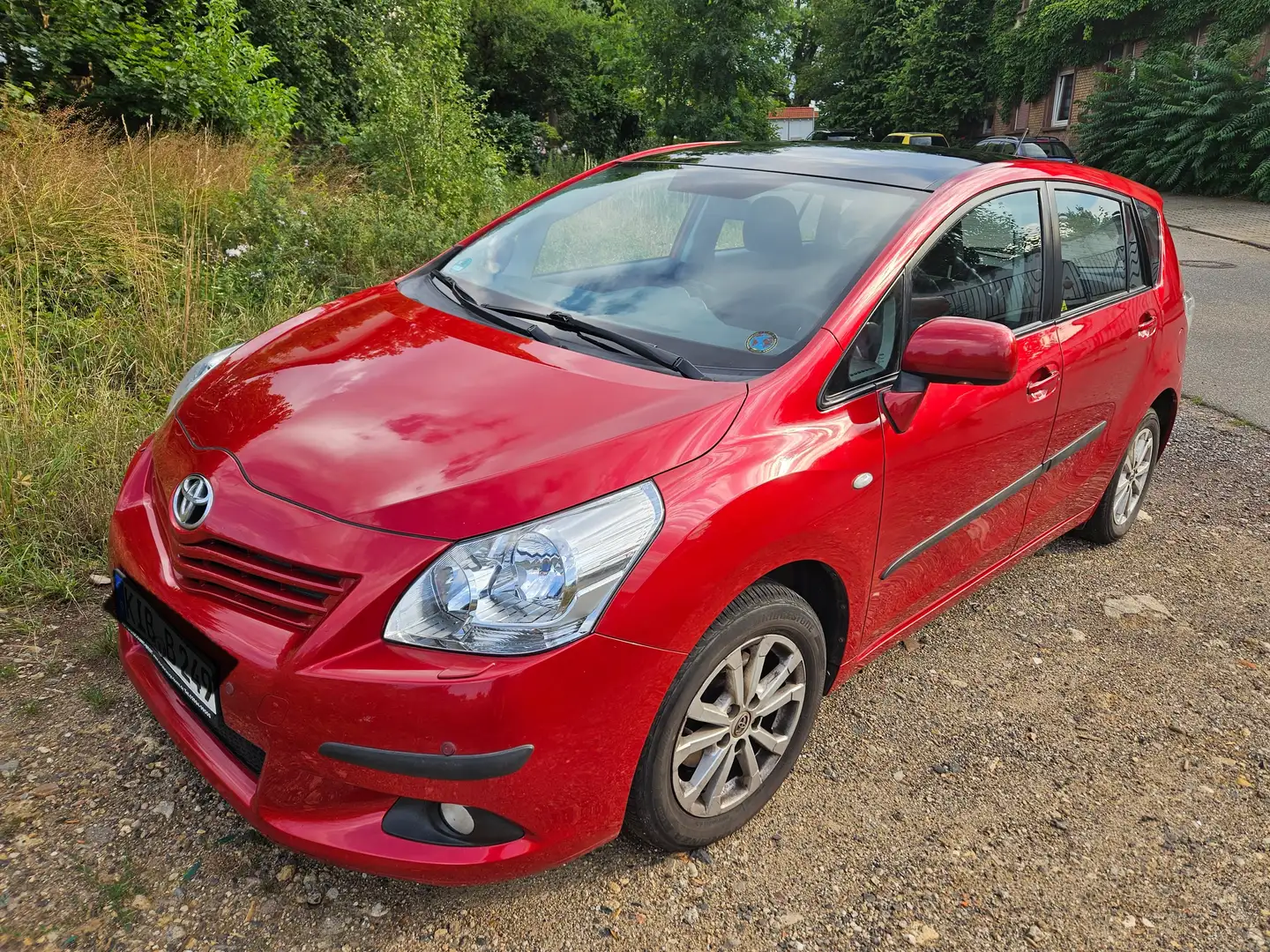 Toyota Verso Verso 1.8 Edition Красный - 2