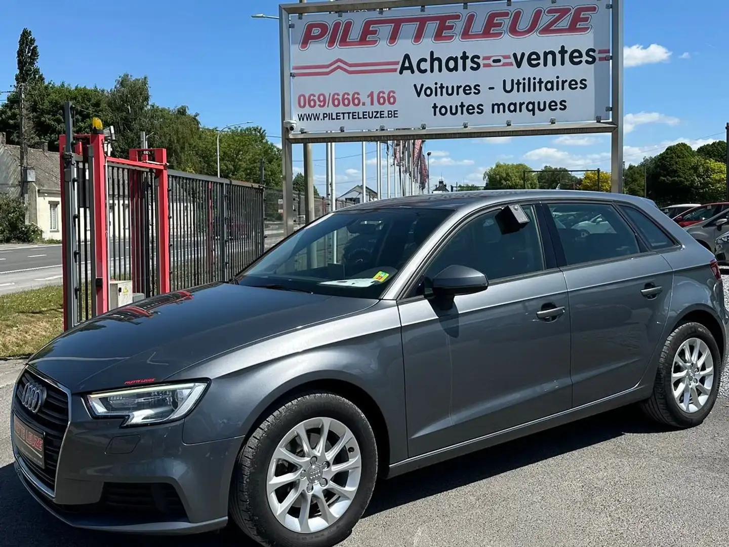 Audi A3 1.6 TDi CLIM+CUIRE Gris - 2