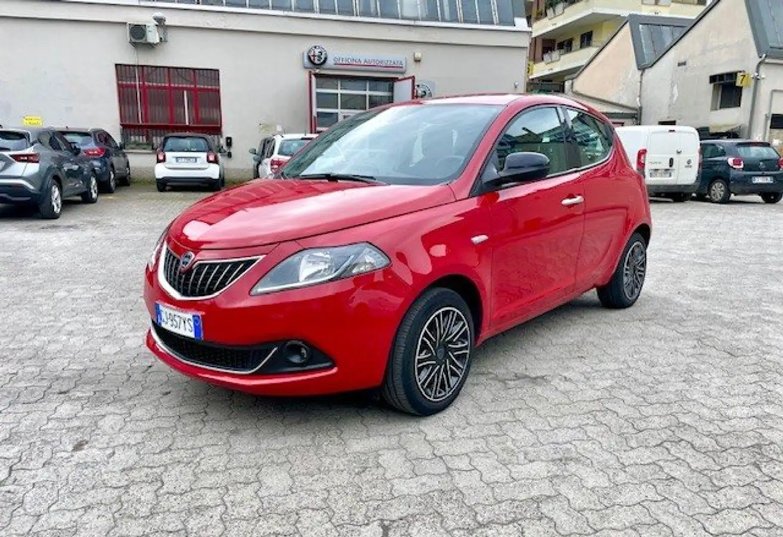 Lancia Ypsilon Ypsilon 1.0 firefly hybrid Gold CarPlay Km 24.900 Rojo - 1