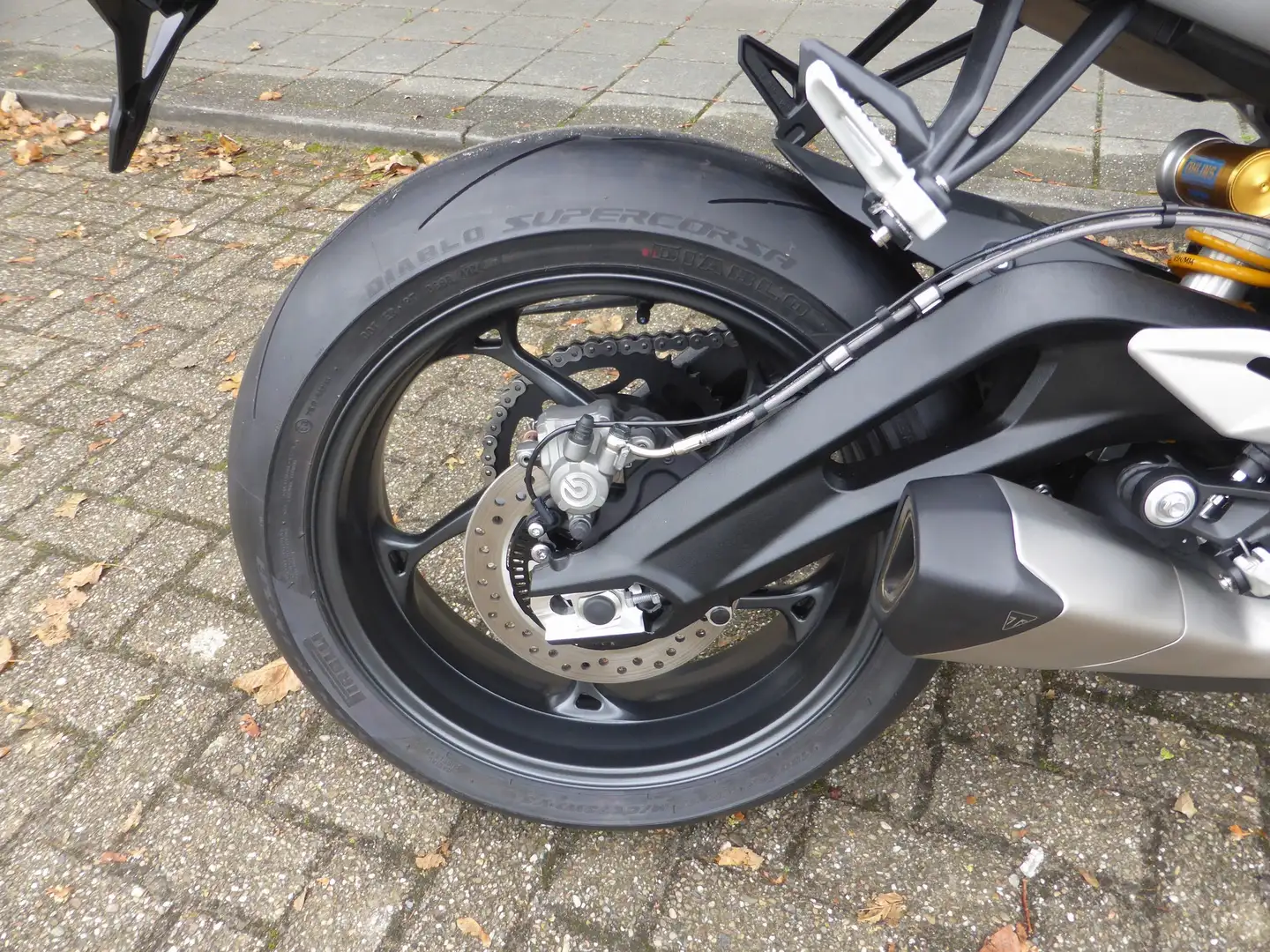 Triumph Street Triple RS NEW colour Street RS Zwart - 2
