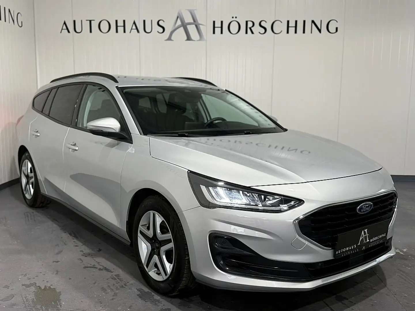 Ford Focus Turnier 1,5 EcoBlue Cool & Connect Aut. Plateado - 1