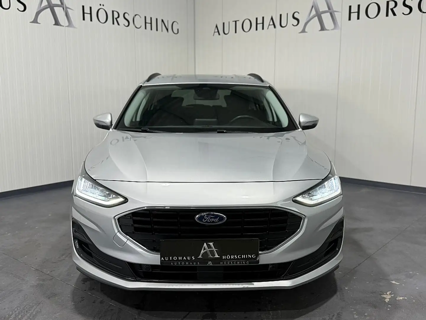 Ford Focus Turnier 1,5 EcoBlue Cool & Connect Aut. Plateado - 2