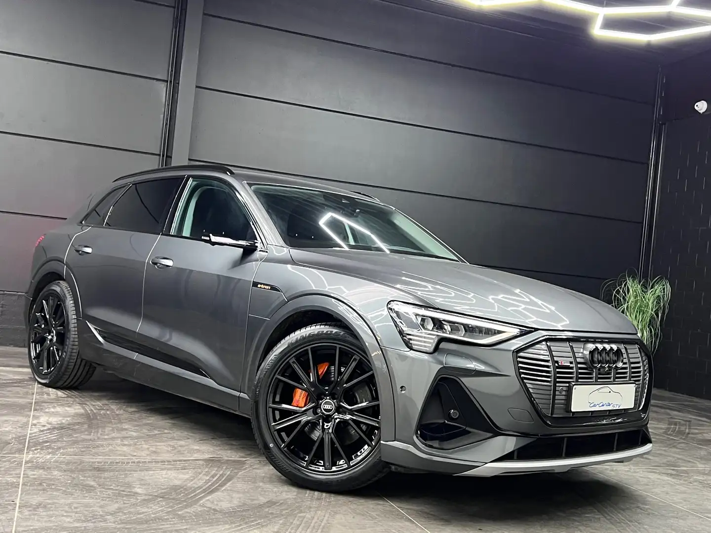 Audi e-tron 55 Quattro 95 kWh * S Line * Shadow line ** Gris - 2