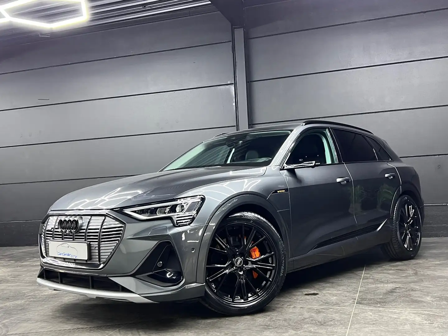 Audi e-tron 55 Quattro 95 kWh * S Line * Shadow line ** Gris - 1