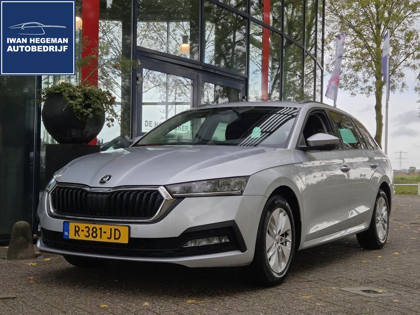 Skoda Octavia Combi 1.0 TSI Business Edition | Navigatie | PDC v Grijs - 1